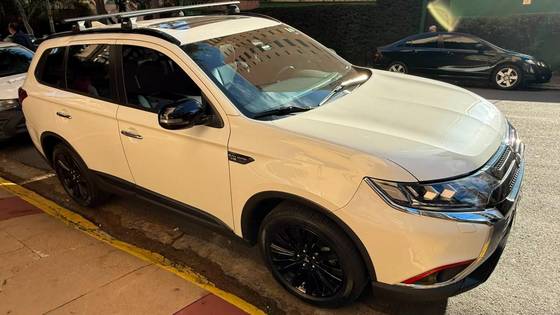 MITSUBISHI OUTLANDER 3.0 MIVEC V6 GASOLINA HPE-S BLACK EDITION AWD AUTOMÁTICO MITSUBISHI OUTLANDER 3.0 MIVEC V6 GASOLINA HPE-S BLACK EDITION AWD AUTOMÁTICO